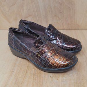CLARKS Women's Clogs Size 7 M Brown Patent Croc Print Slip On Shoes